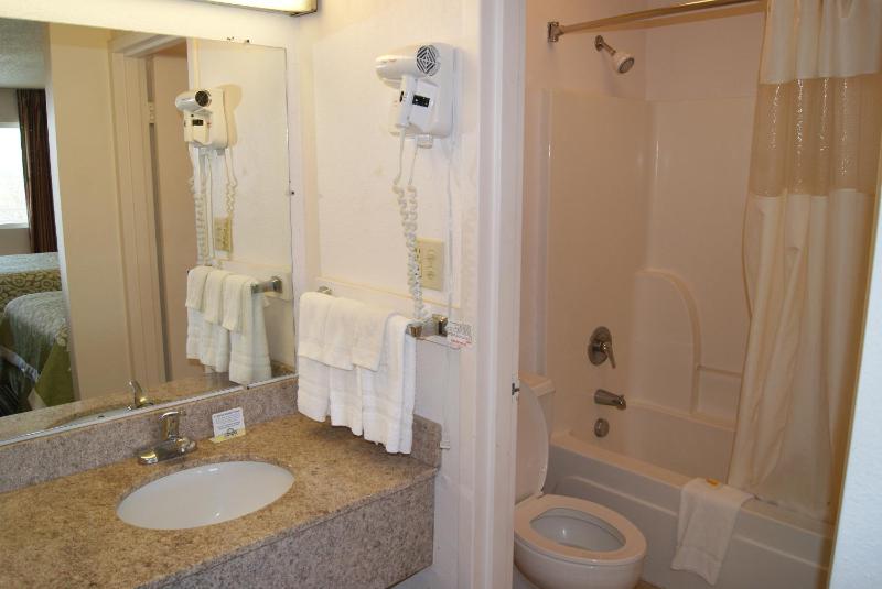 Double Room with Two Double Beds - Smoking image 3