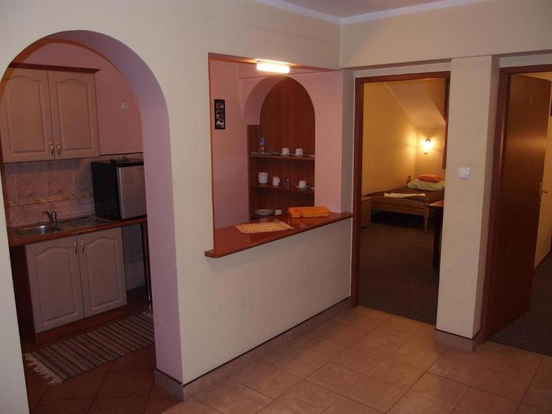 Studio (4 Adults) image 4