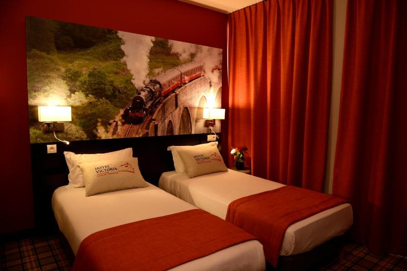Twin Room image 4