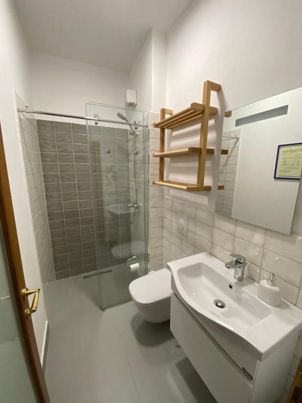 Twin Room image 4