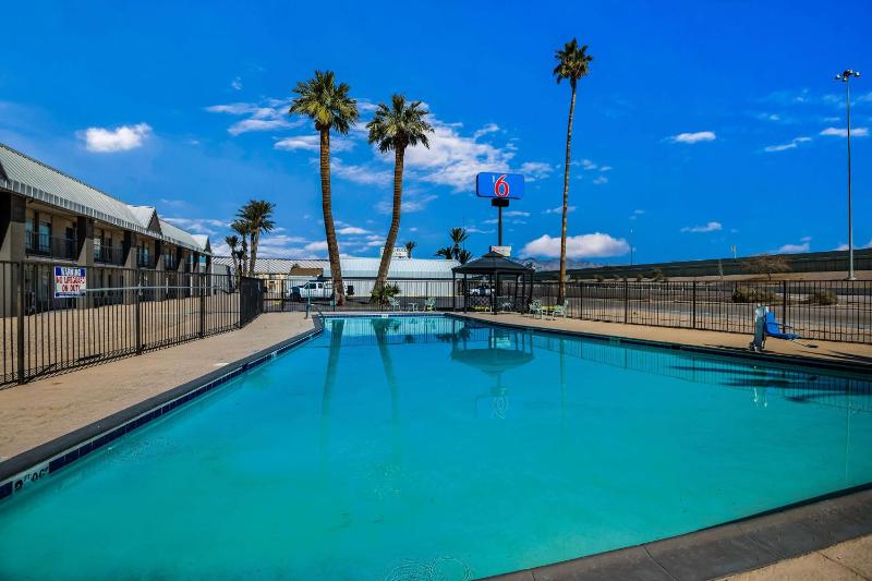 Motel 6-Tucson AZ-Downtown - image 1