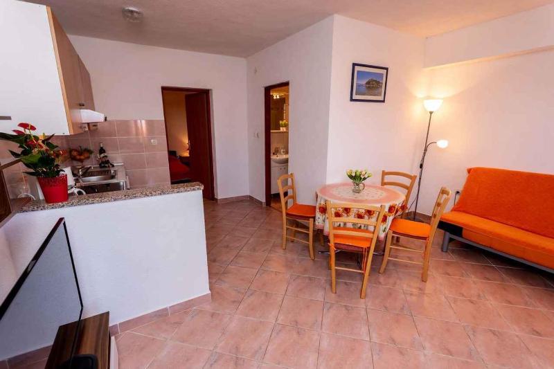 Apartment 1 image 3