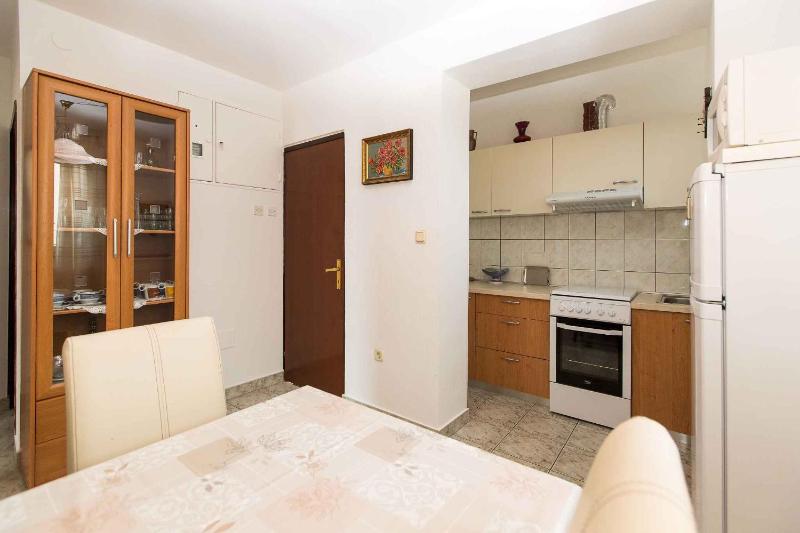 Apartment 2 image 2