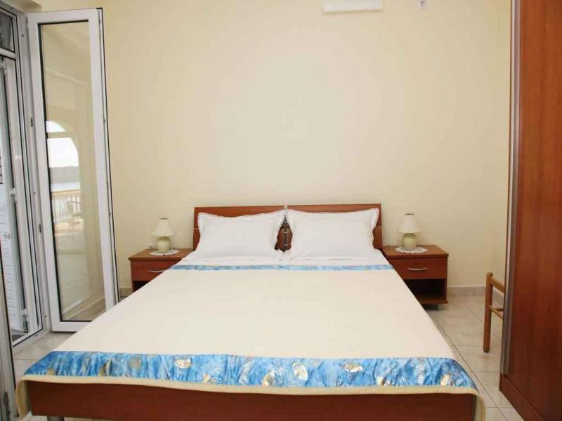 Apartment 2 image 2