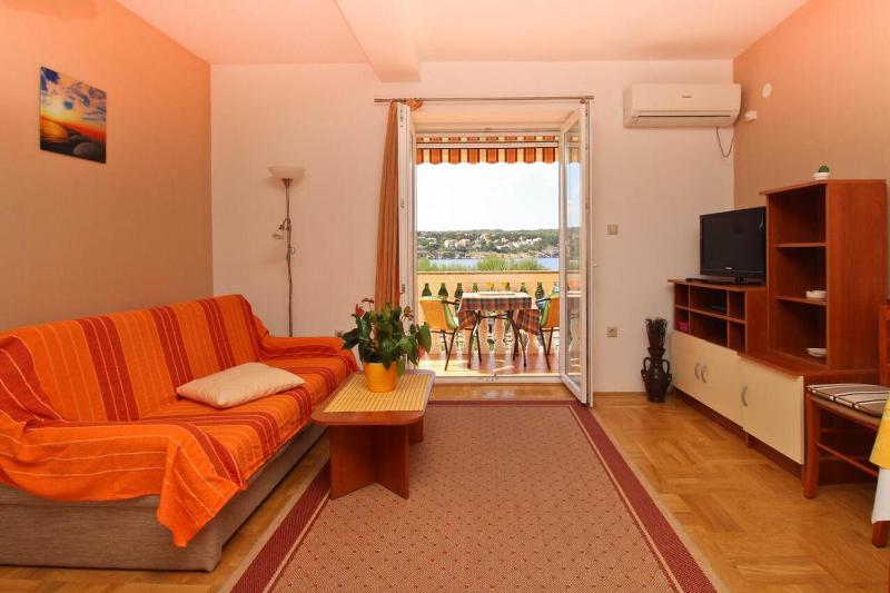 One-Bedroom Apartment with Terrace and Sea View image 1