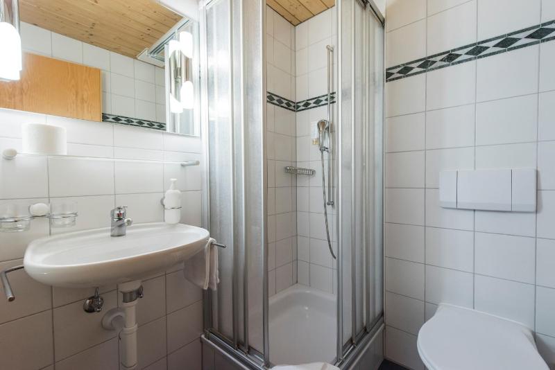Single Room image 4