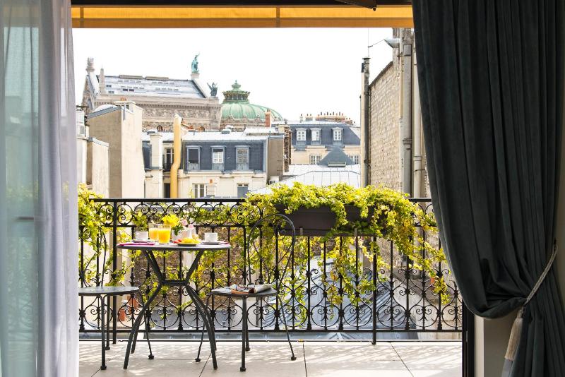Deluxe Double or Twin Room with Terrace image 1