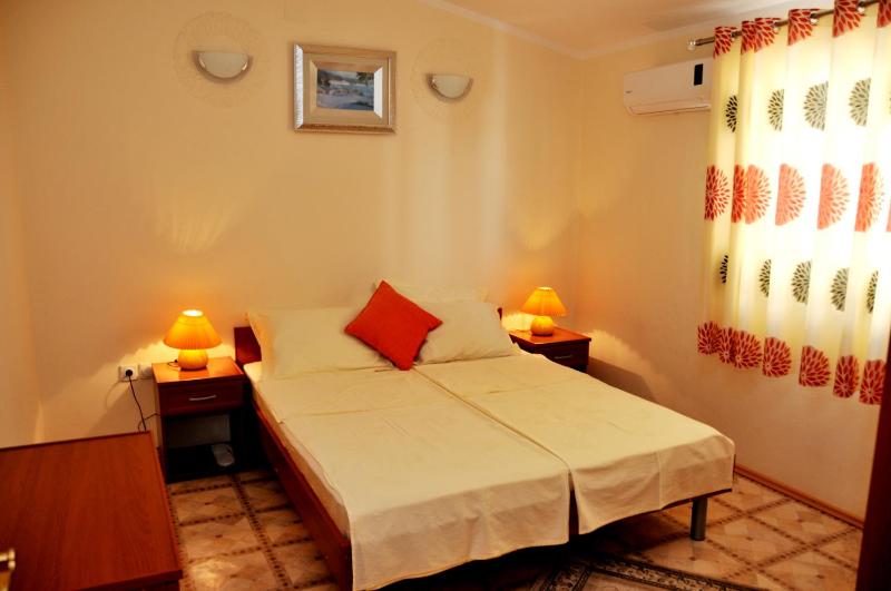 Luxury Two-Bedroom Apartment with Spa Bath and Terrace  image 3