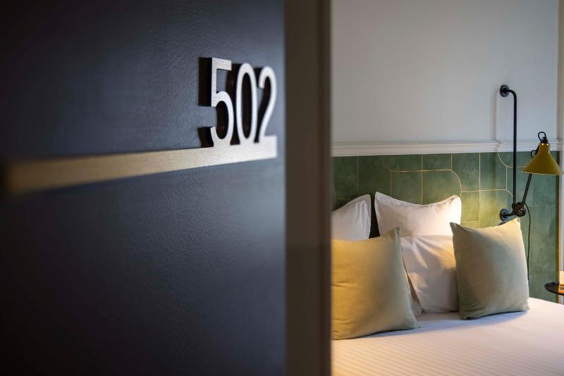 Signature Room image 4