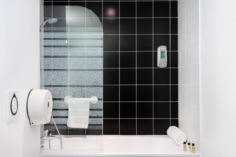 Standard Triple Room image 4