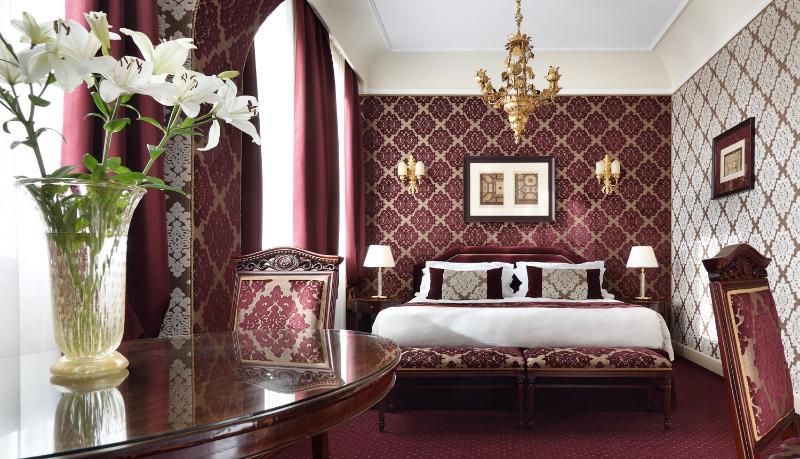 Junior Suite with Lagoon View (2 Adults) image 3