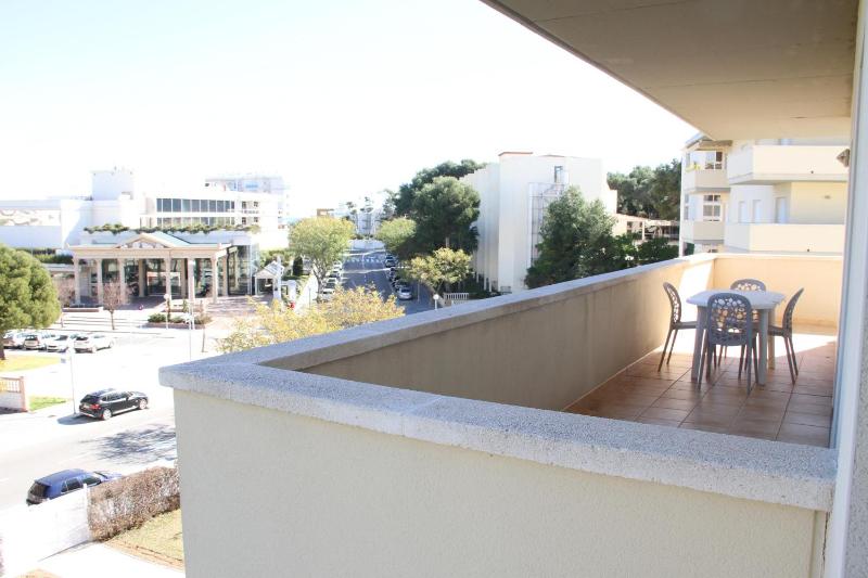 Two-Bedroom Apartment with Pool View image 3
