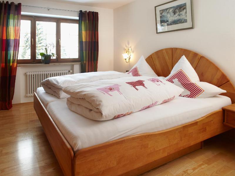 Superior One-Bedroom Apartment image 4
