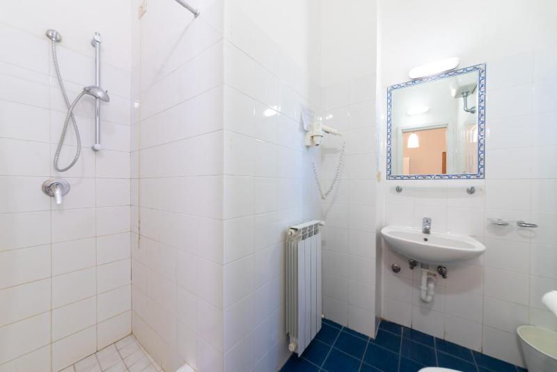 Economy Double Room image 2