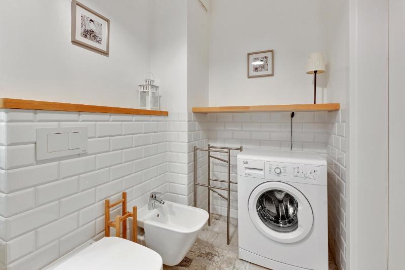 Grand Apartments - Modern Old Town Apartment - image 6