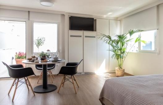 Loft Room City View image 2