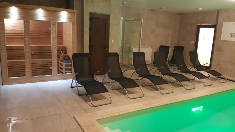 Amulett Wellness Apartman - image 10