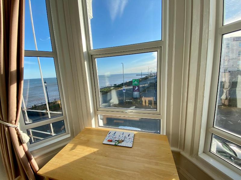 Studio with Sea View image 3