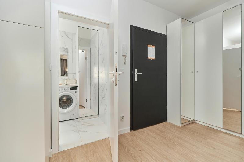 Modern Apartments Kościuszki with FREE GARAGE Wrocław by Noclegi Renters - image 36