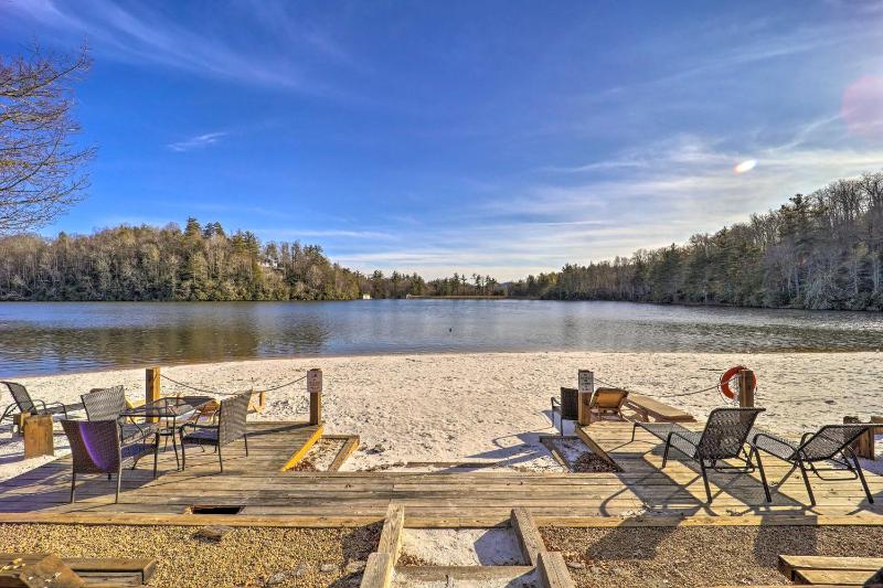 Sunny Newland Cabin with Private Deck and Shared Beach Images