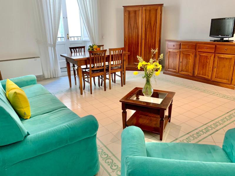 One-Bedroom Apartment (3 Adults) - Split Level image 1