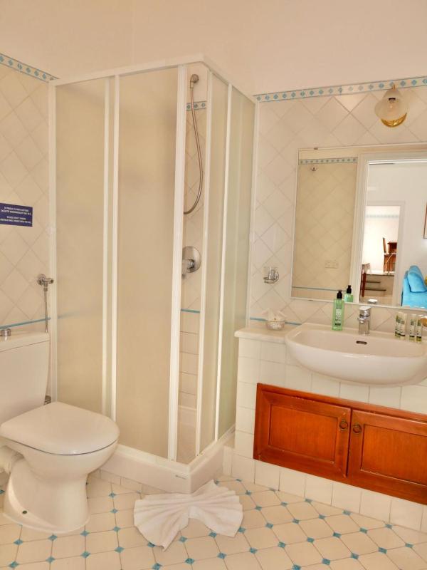 Two-Bedroom Apartment with Terrace (5 Adults) image 1