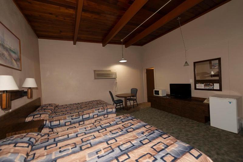 Queen Room with Two Queen Beds image 2