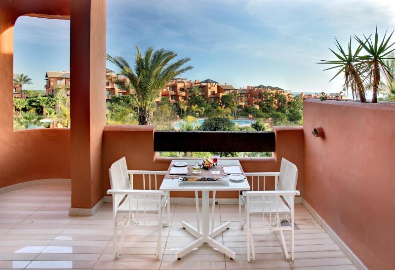 Deluxe Double or Twin Room with Garden View image 3
