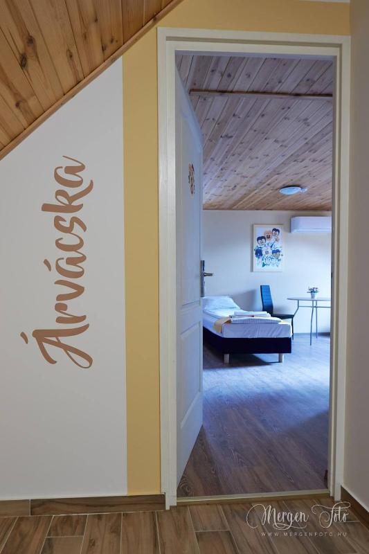 Large Twin Room image 4
