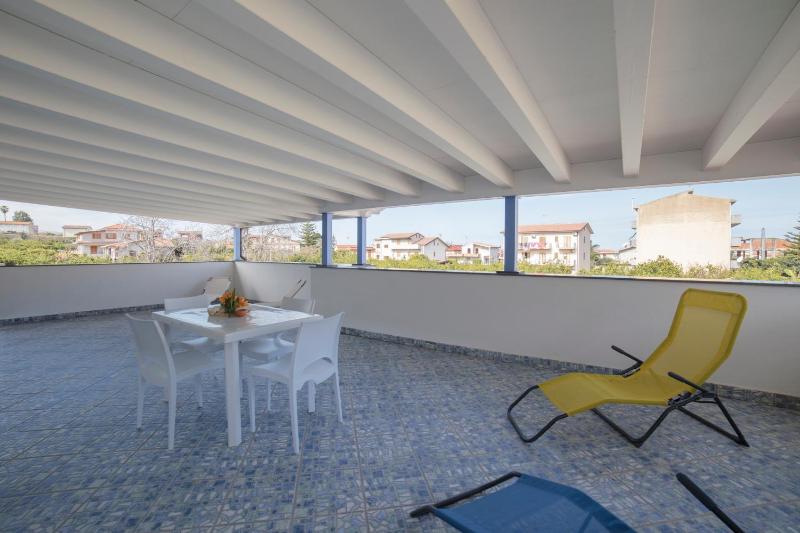 One-Bedroom Apartment image 4