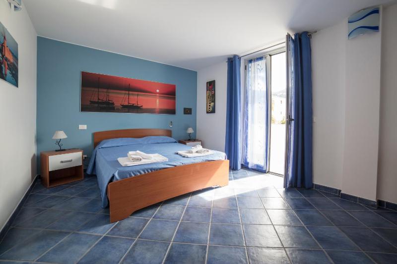 One-Bedroom Apartment image 2
