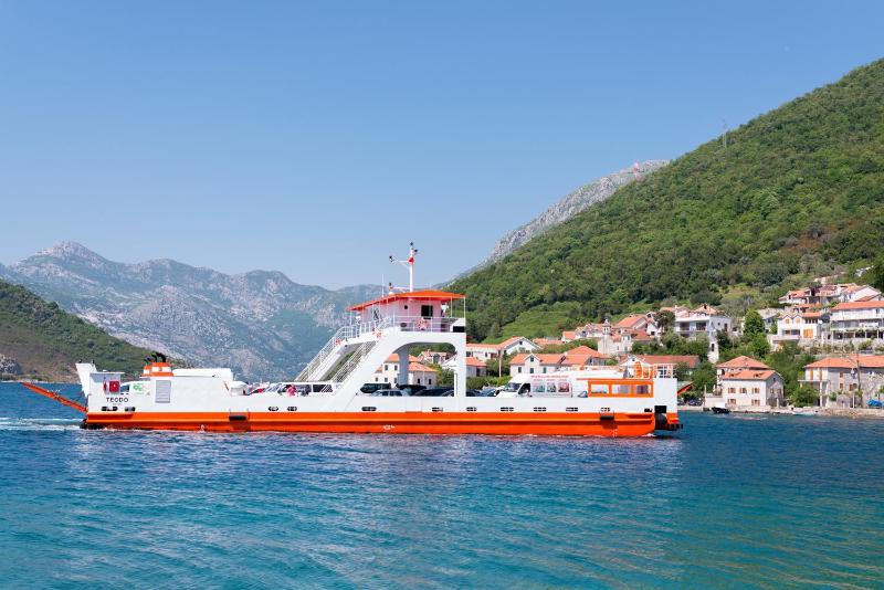 One-Bedroom Apartment with Balcony and Sea View image 4
