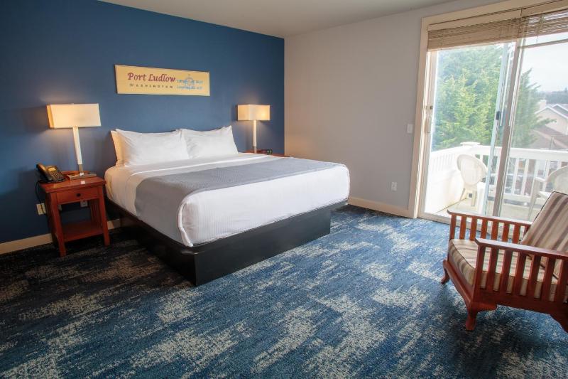 King Room with Balcony image 2