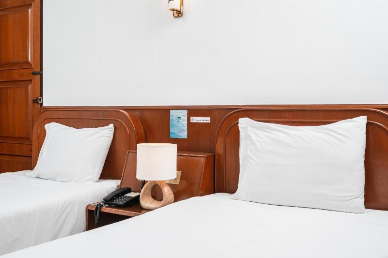 Superior Twin Room image 4