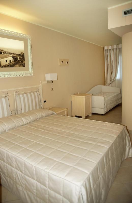 Quadruple Room image 4