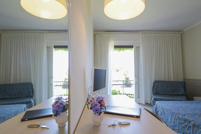 Double or Twin Room with Sea View image 3