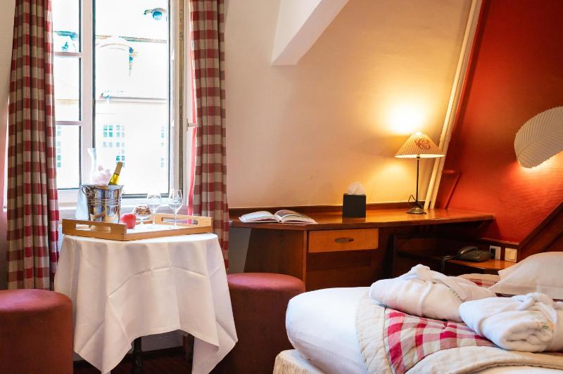 Triple Room with Cathedral View image 1