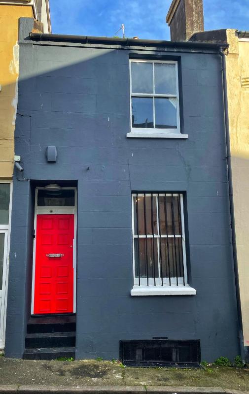 One-Bedroom Apartment image 2