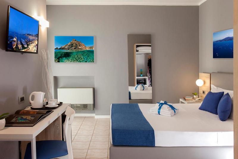 Classic Double Room image 3