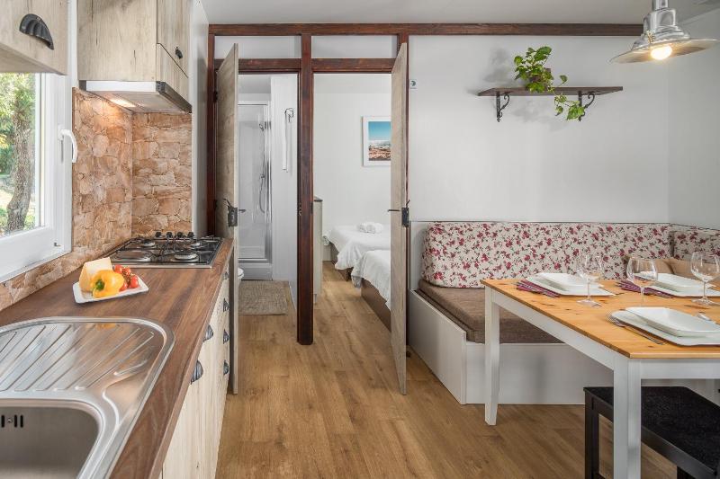 Deluxe Mobile Home with Sea View image 2