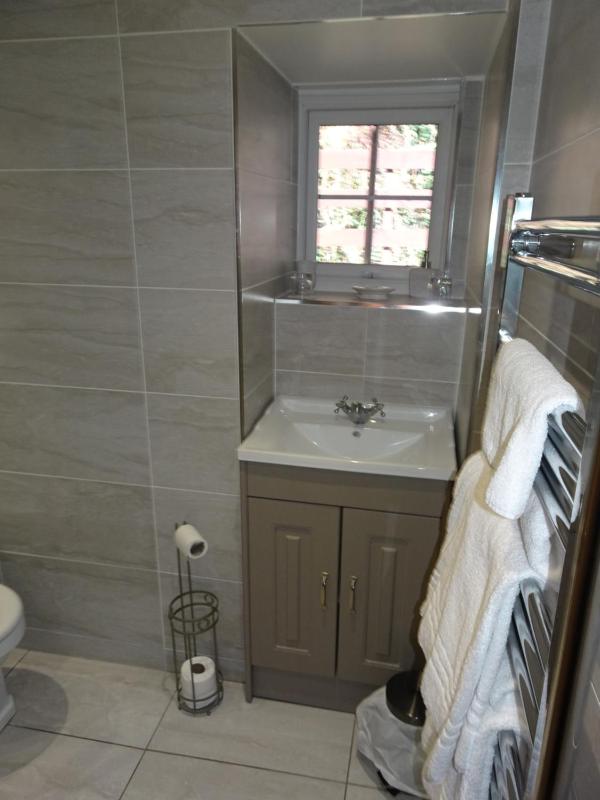 Twin Room with Private External Bathroom image 4