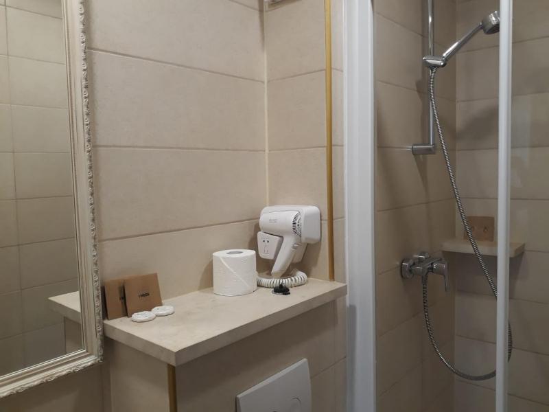 Classic Double Room image 3