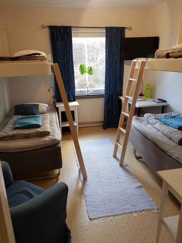 Quadruple Room with Shared Bathroom image 1