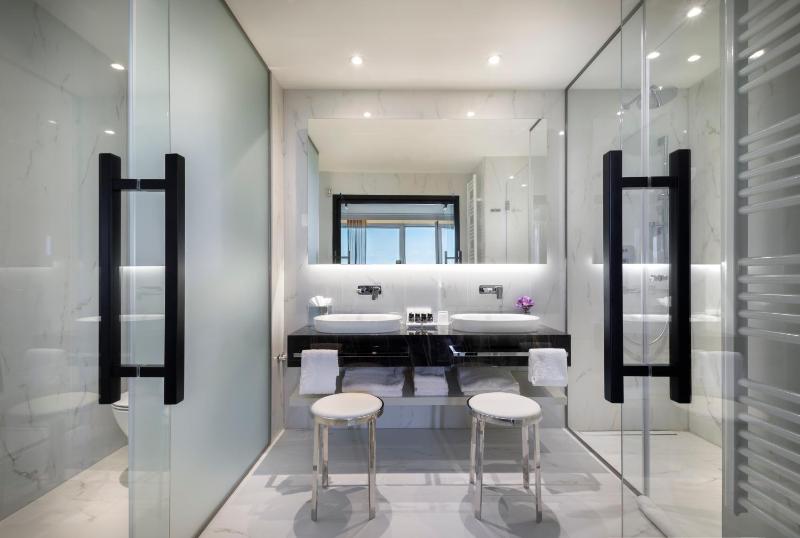 Junior Suite with Sea View image 2