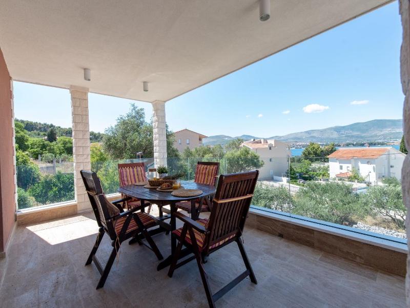 One Bedroom Apartment with Sea View image 2