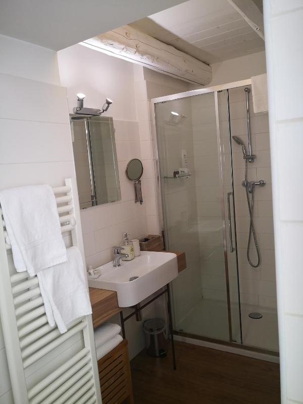 Deluxe Double Room image 3