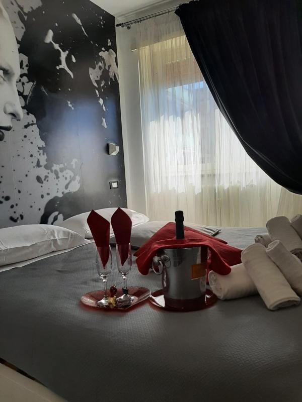 Deluxe Double Room image 2