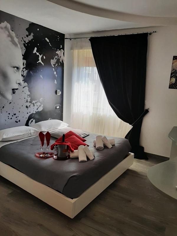 Deluxe Double Room image 3