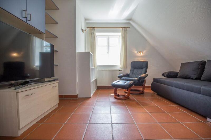 One-Bedroom Apartment image 1