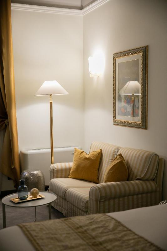 Superior Double Room image 3